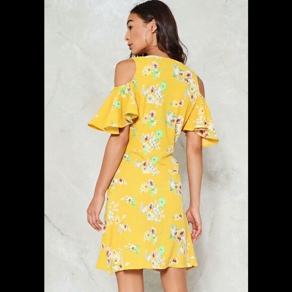 Nasty Gal Yellow Floral Cold Shoulder Wrap Sun Dress Size 6 - Picture 2 of 10